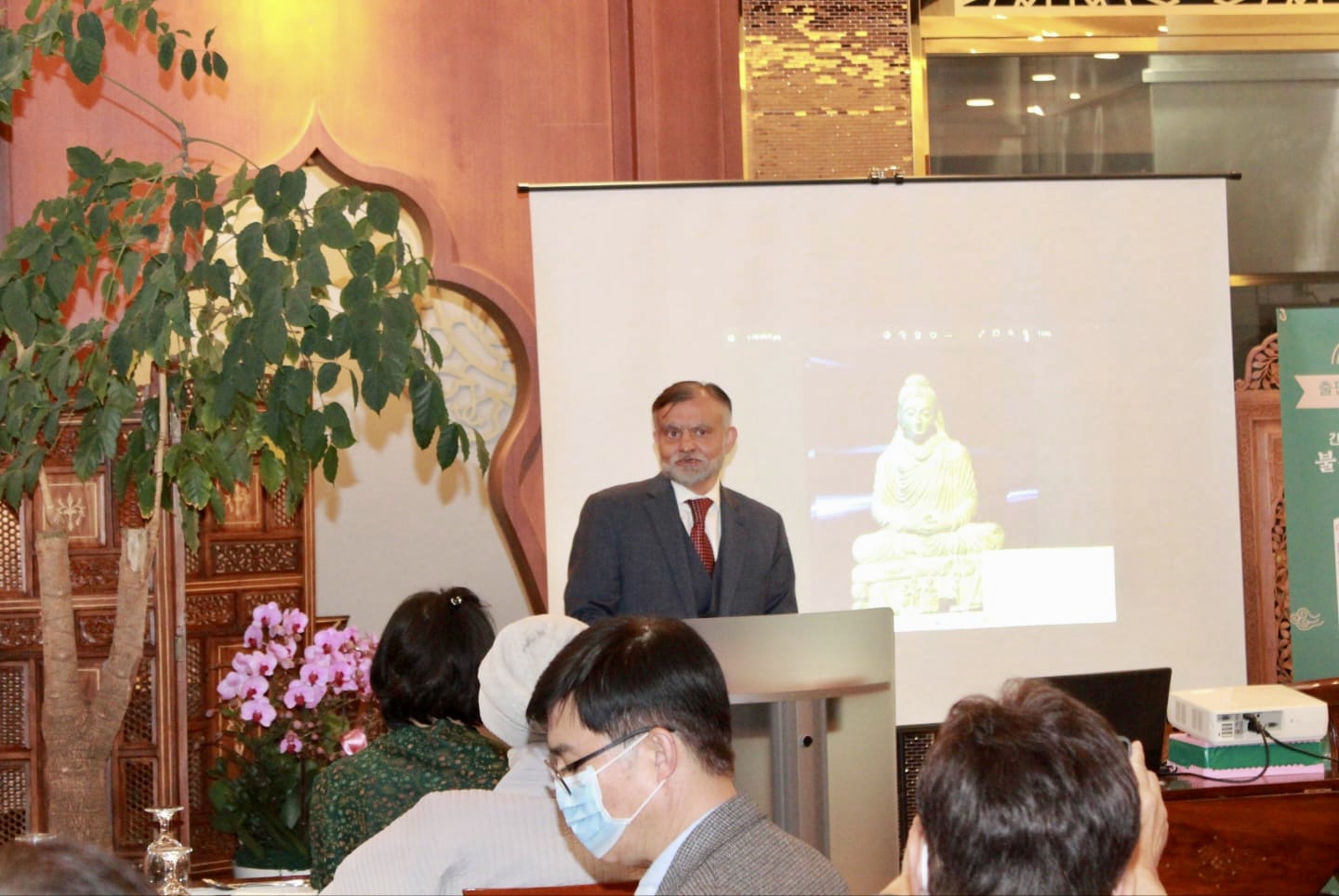Gandhara art & culture association secretary general Dr Esther Park, held a seminar on the introduction of Mahayana Buddhism from Gandhara Pakistan to Korea at Saffron halal restaurant in Seoul.