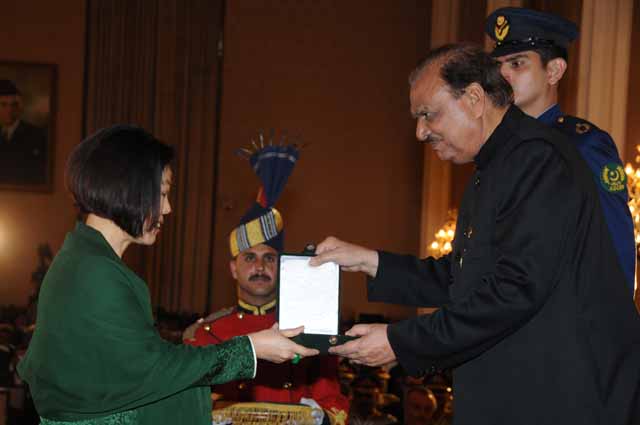 Secretary general Dr. Kyo Soon Park got president award 23th Mar 2014 Taghma-e-Khidmat